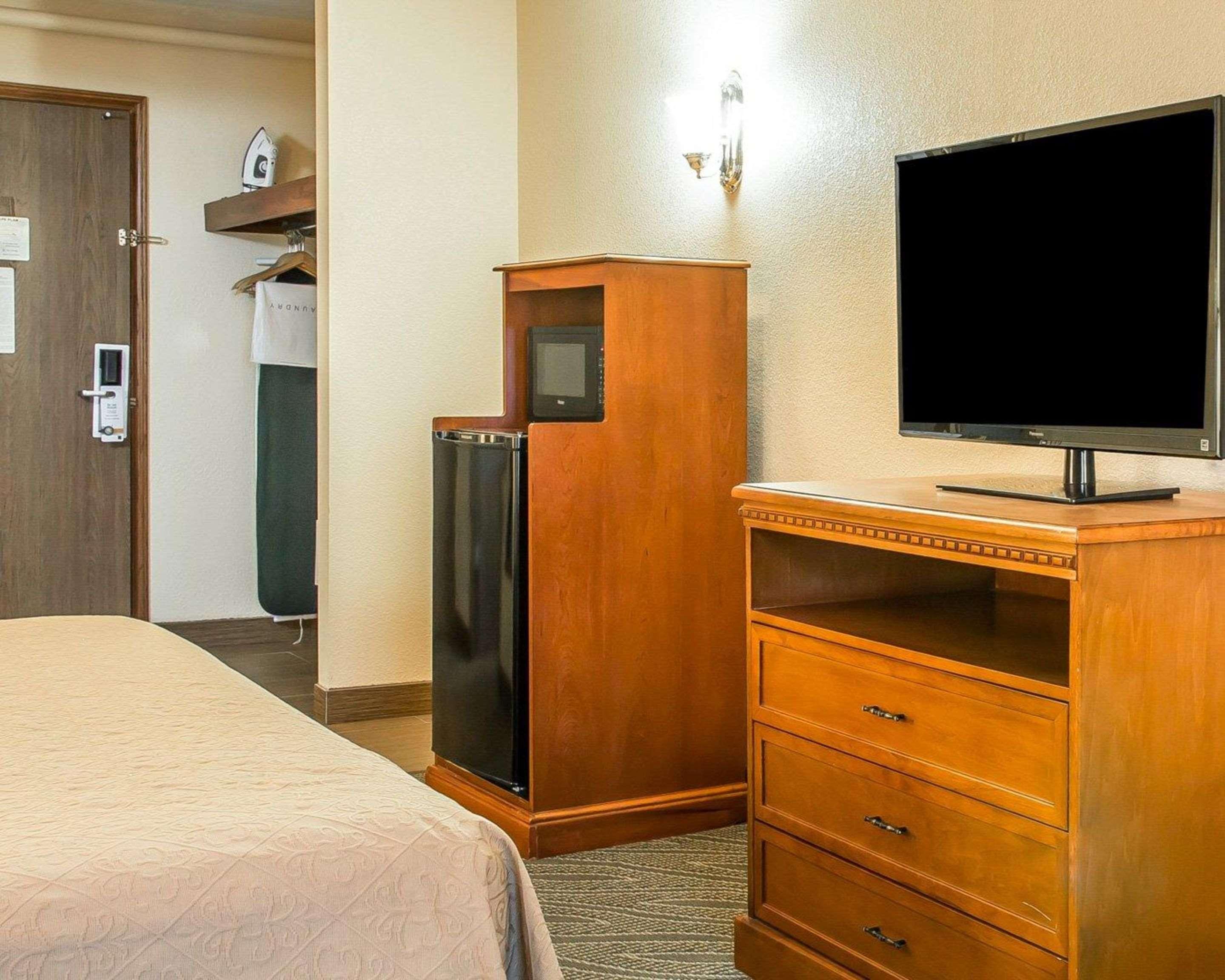 Quality Inn Gaylord Buitenkant foto