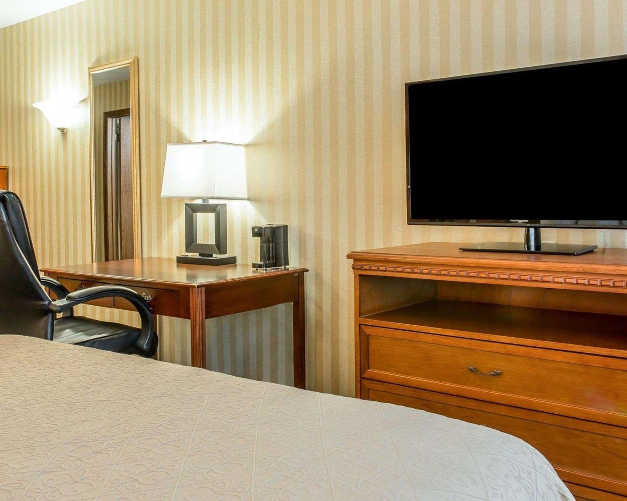 Quality Inn Gaylord Buitenkant foto